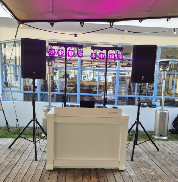 DJ John Valk nieuwe DJ-Booth